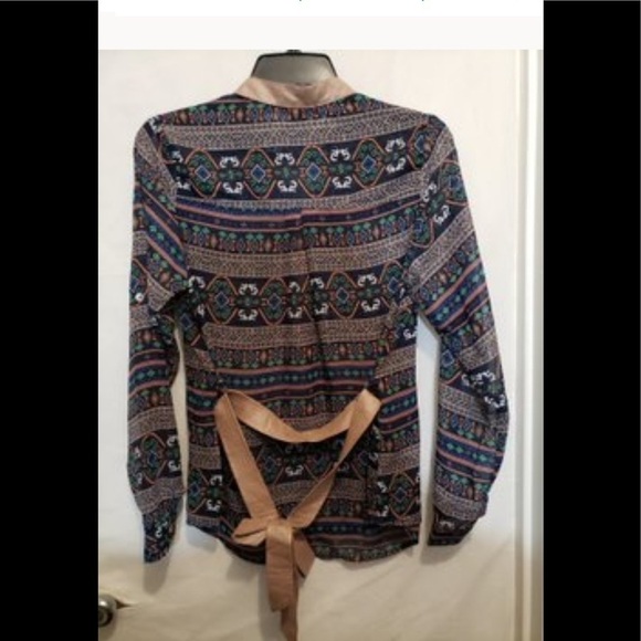 Bonus Jewelry included ‼️Beautiful DOUBLE ZERO pattern Blouse Shirt Belt top - Picture 2 of 9